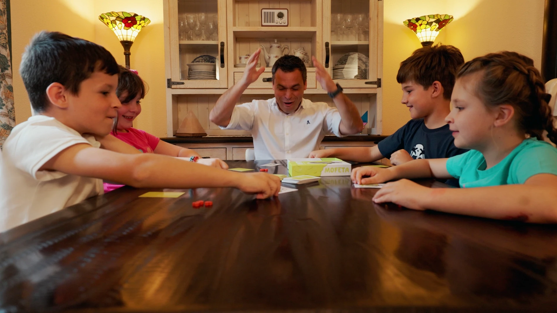 juegos de mesa para niños Mofeta | La importancia de los juegos de cartas para pasar tiempo en familia